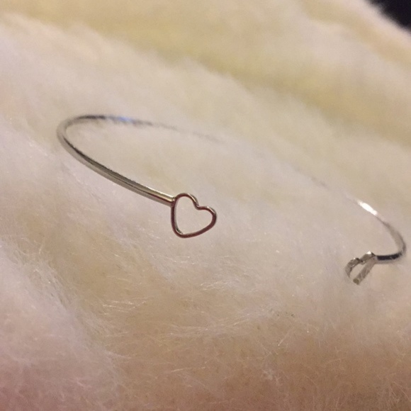 ❤️Sale❤️minimalist heart bracelet cuff - Picture 3 of 3